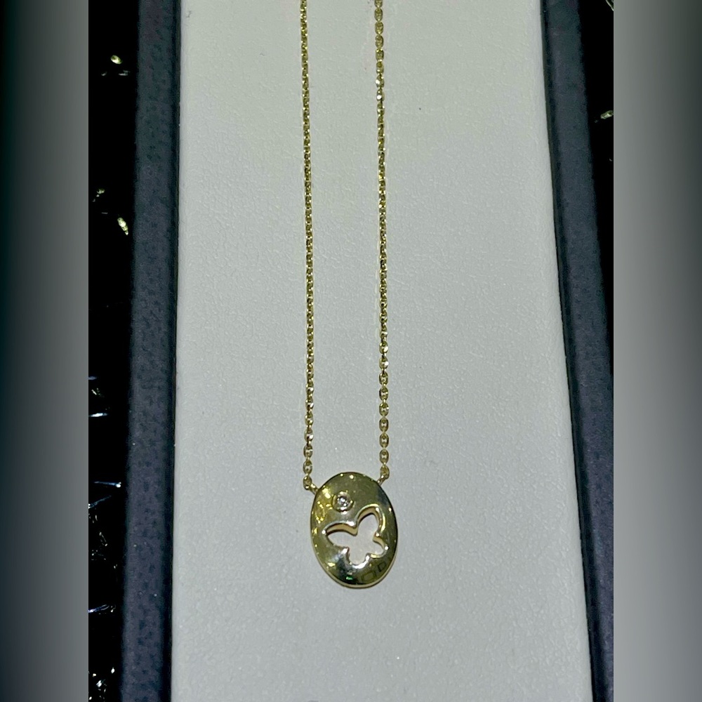 Adorable 14k gold necklace with diamond accent.